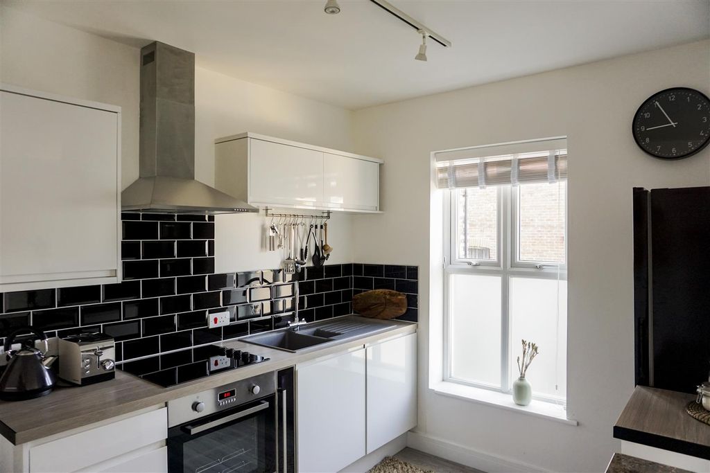 Property photo 2 of 15 Isleofwightairbnbflat13 (1).Jpg