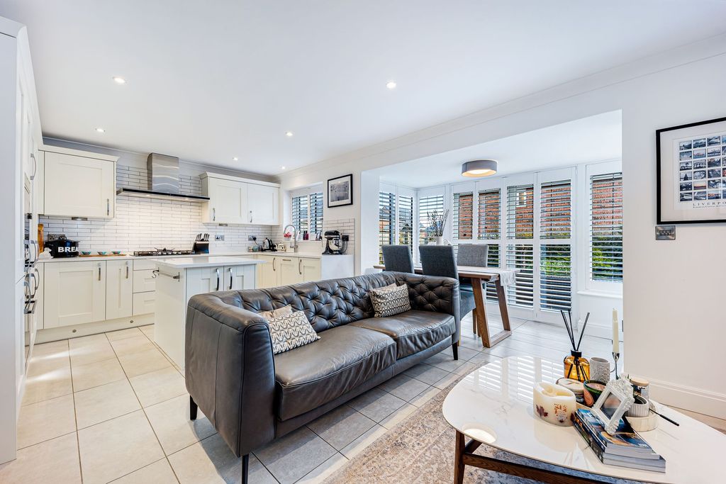 Property photo 3 of 34