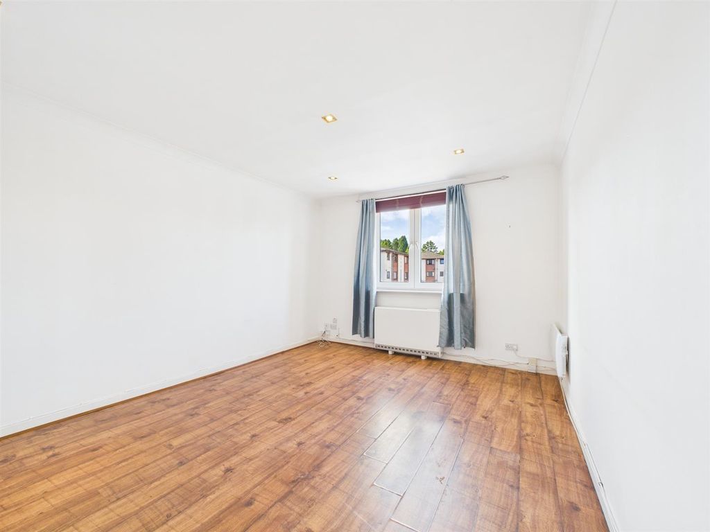 Property photo 3 of 14 Cam01486G0-Pr0846-Still003.Jpg