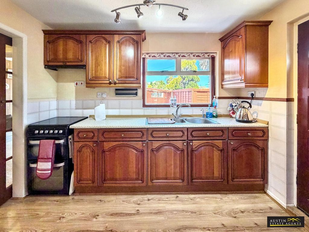 Property photo 2 of 16 Kitchen