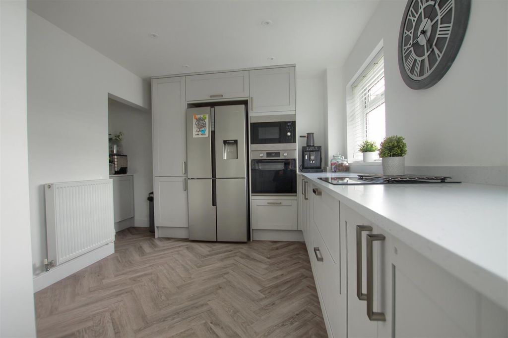 Property photo 3 of 14 Vx10.Jpg