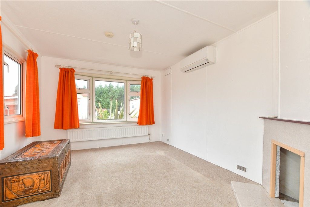 Property photo 1 of 5 Lounge