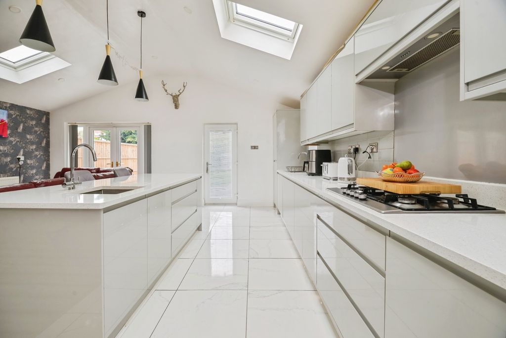 Property photo 2 of 15 Pbox-Img.Jpg
