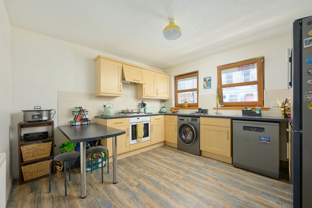 Property photo 3 of 25