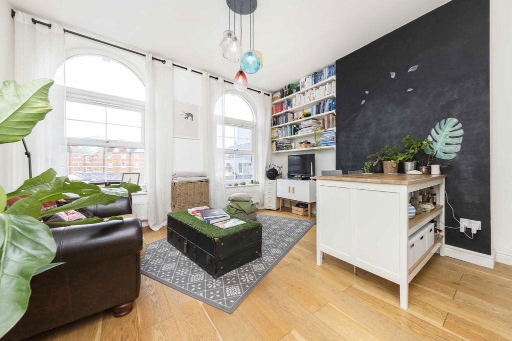 Property photo 2 of 7