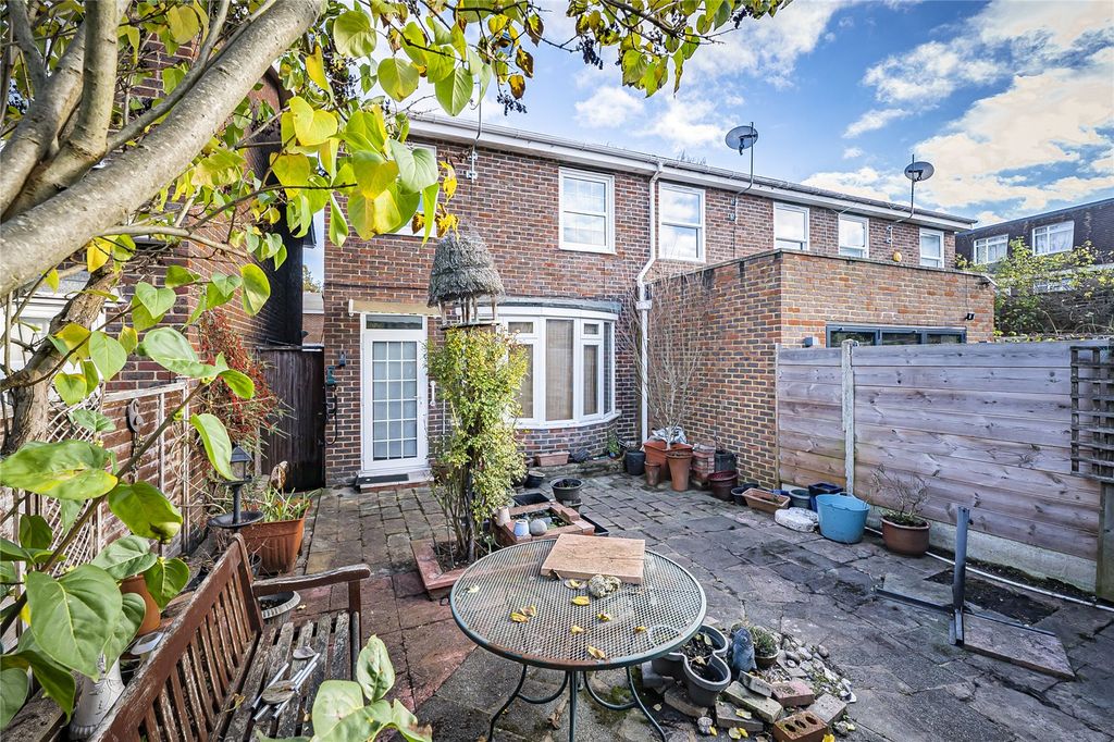 Property photo 2 of 13 Garden