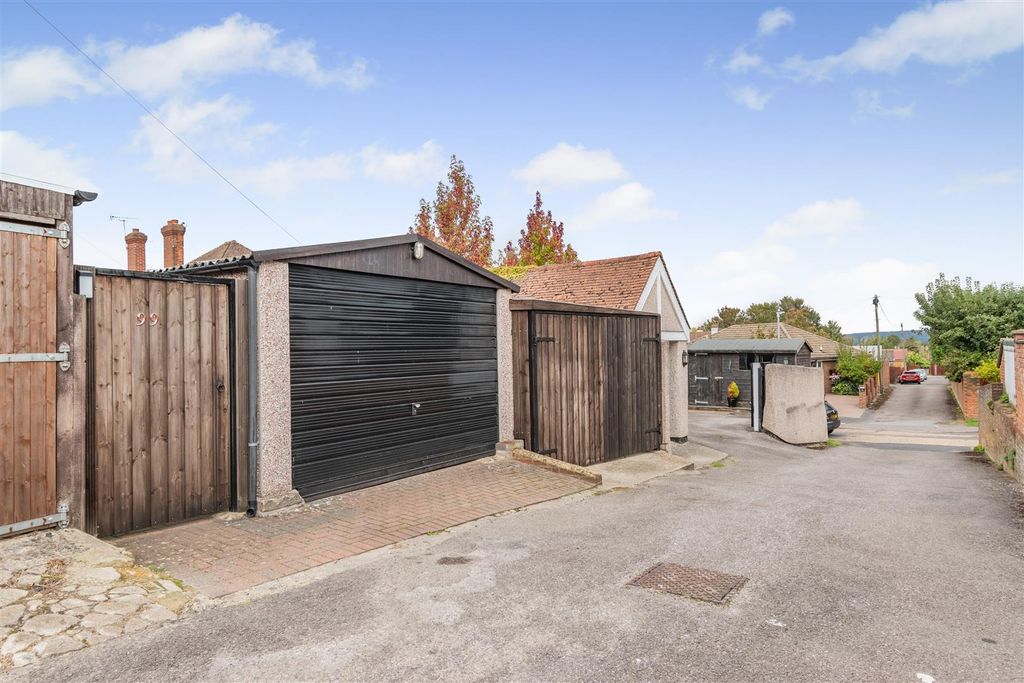 Property photo 3 of 18 8664282-Exterior12.Jpg