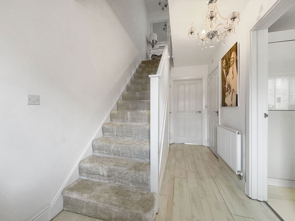 Property photo 3 of 25