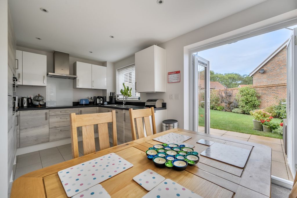 Property photo 2 of 21