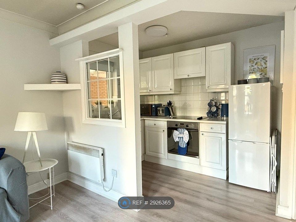 Property photo 3 of 11 Kitchen