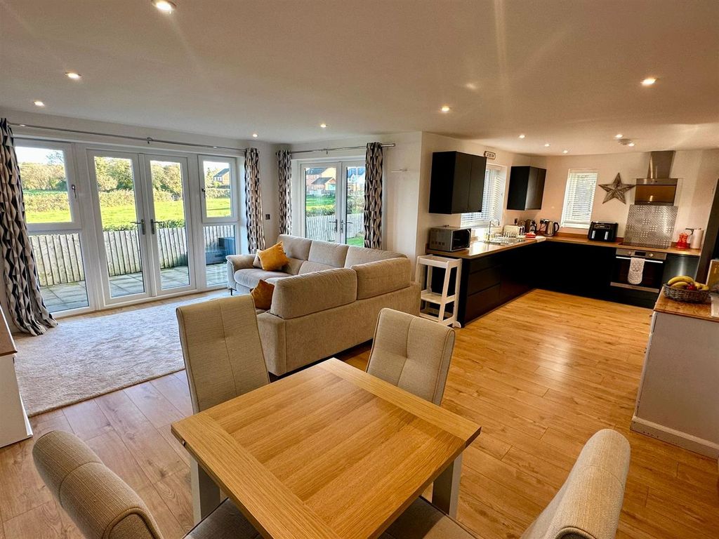 Property photo 3 of 23