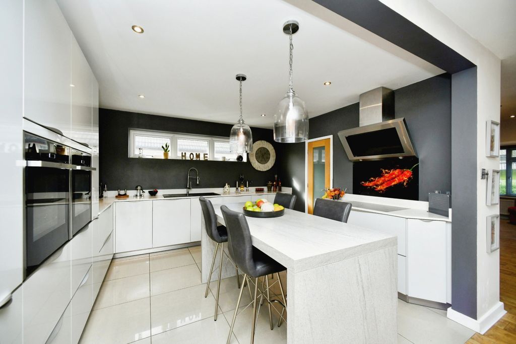 Property photo 2 of 18 Kitchen