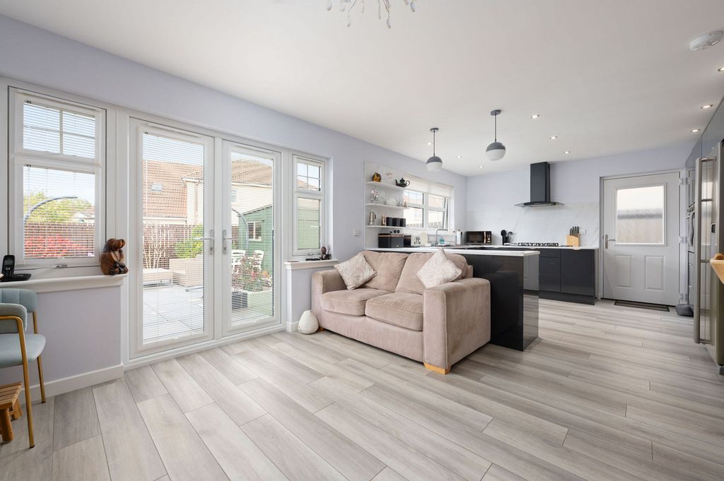 Property photo 3 of 30