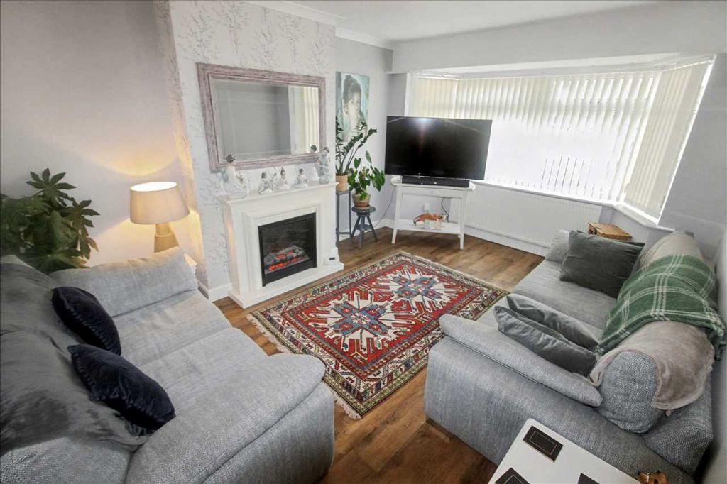 Property photo 2 of 20 Lounge