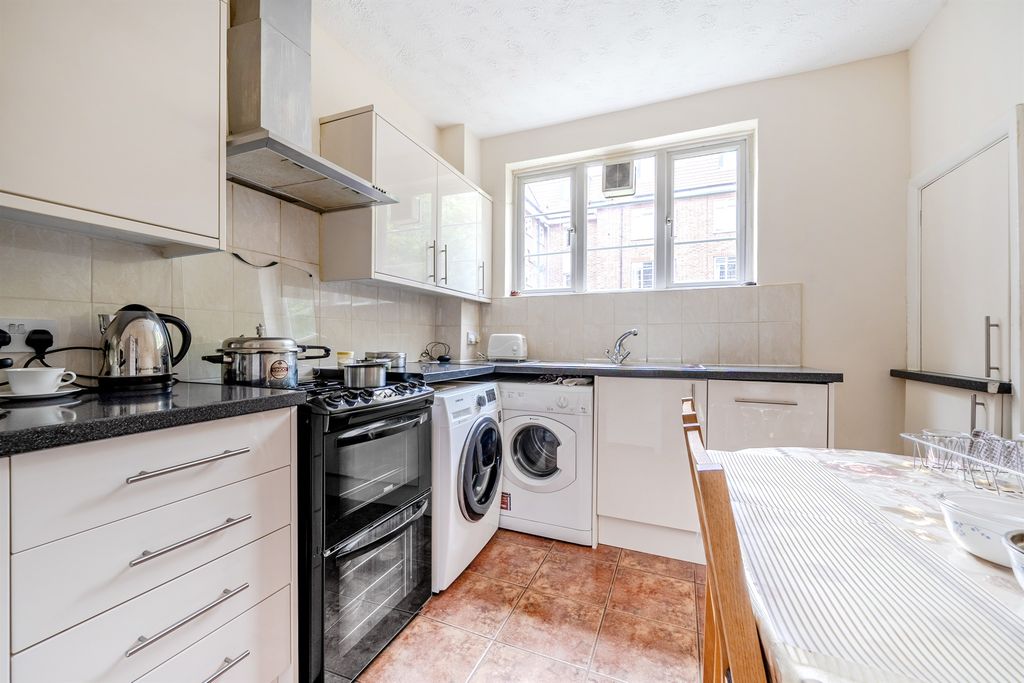 Property photo 3 of 12