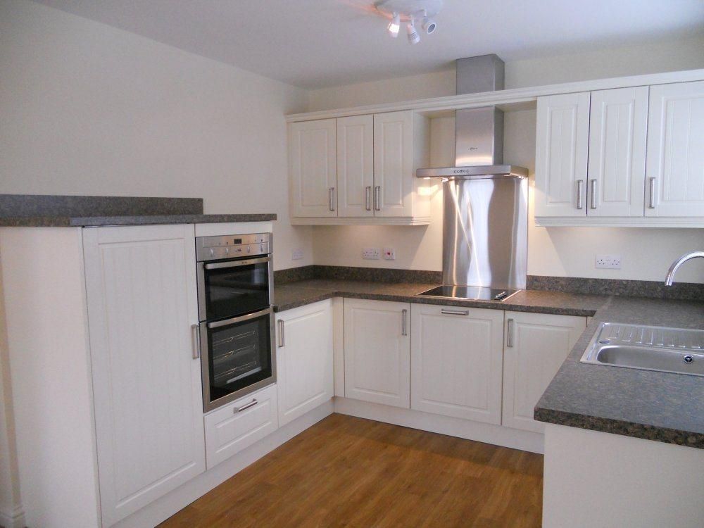 Property photo 2 of 11 Kitchen