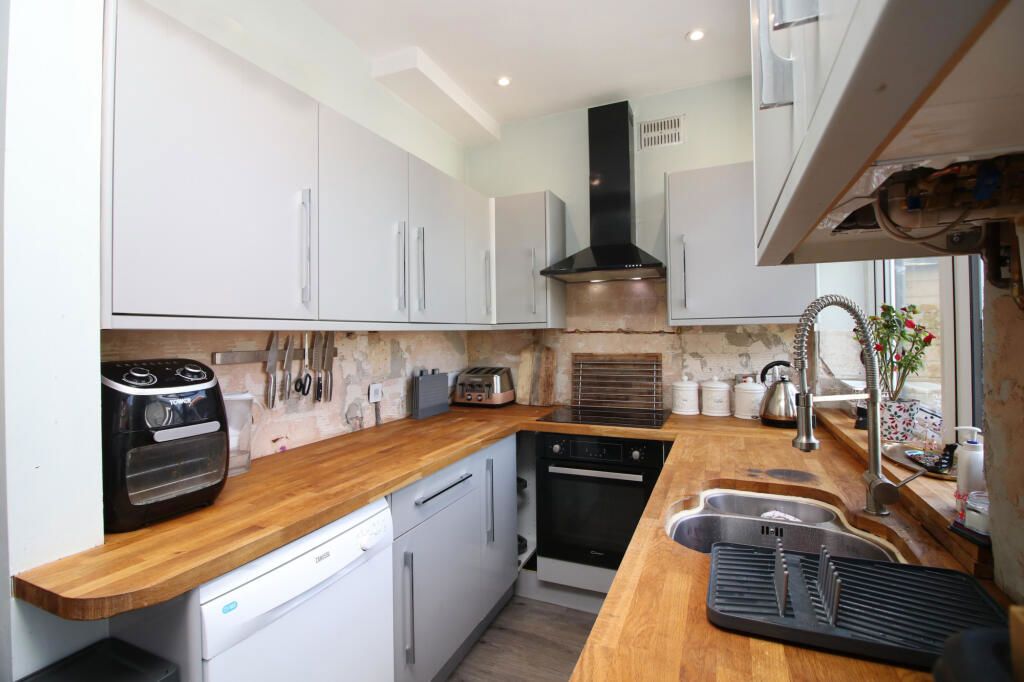 Property photo 2 of 20