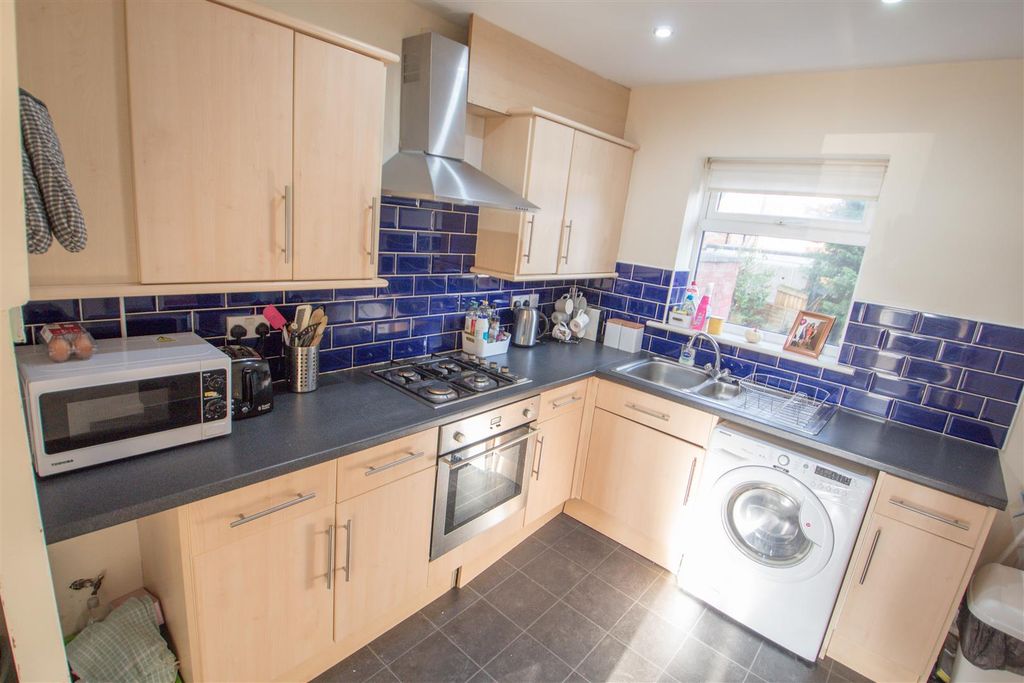 Property photo 1 of 9 Kitchen .Jpg