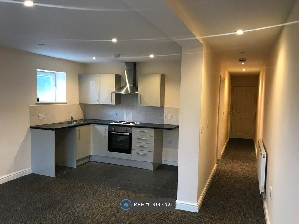 Property photo 1 of 6 Kitchen/Lounge/Hallway