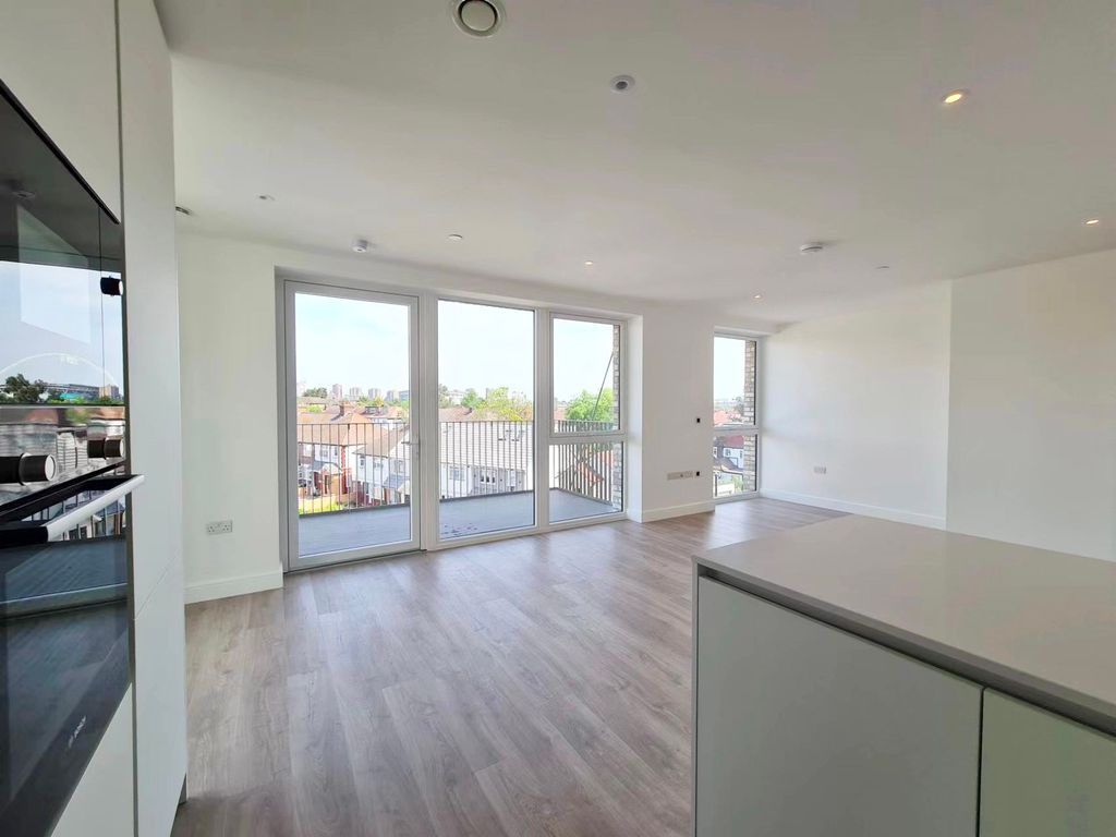 Property photo 3 of 11