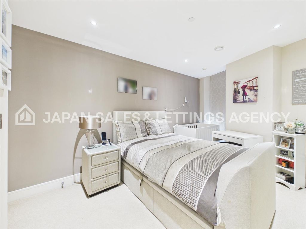 Property photo 3 of 8 Cam04401G0-Pr0132-Still004.Jpg