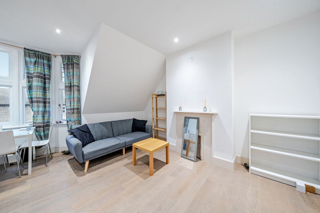 Property photo 2 of 7 1393861-2-694Ab45...