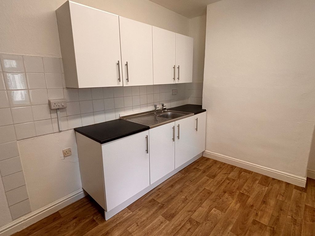 Property photo 3 of 7 Kitchen