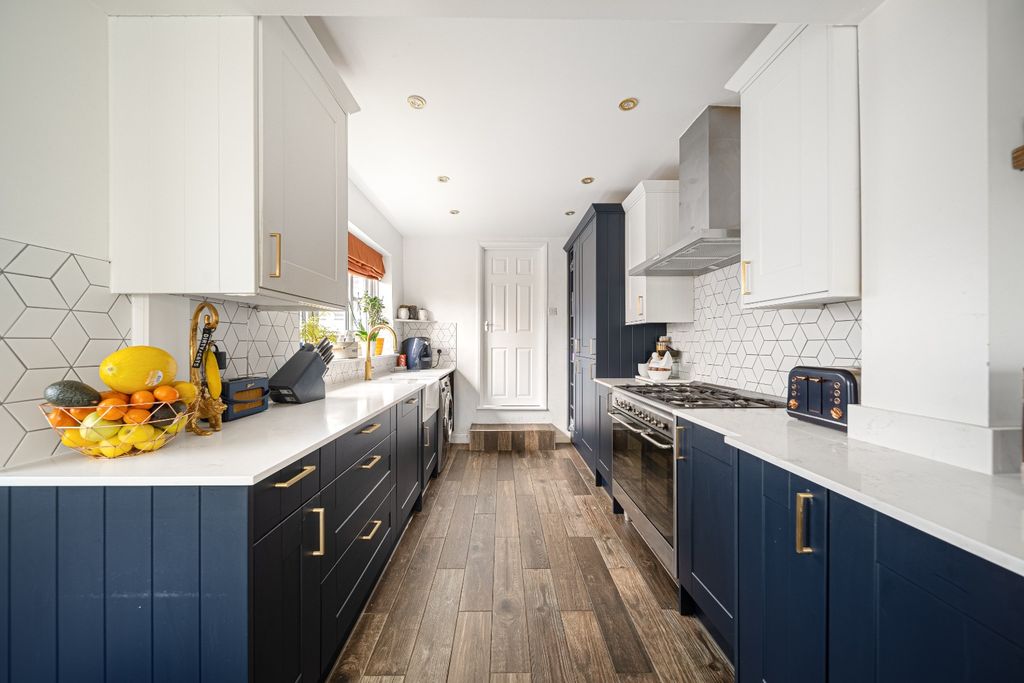 Property photo 3 of 17 4702893