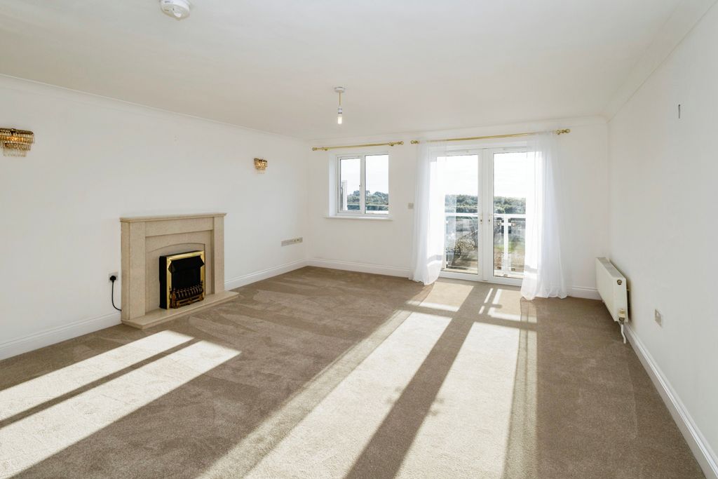 Property photo 2 of 13 Lounge