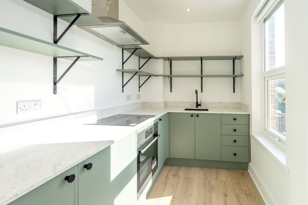 Property photo 2 of 17 Picture No. 02