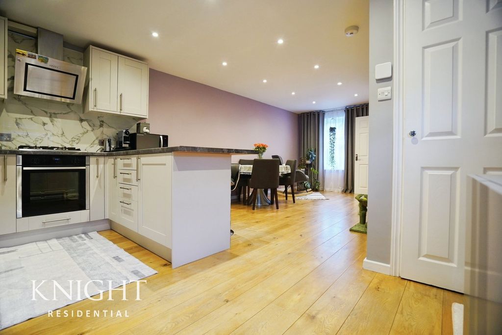 Property photo 2 of 22