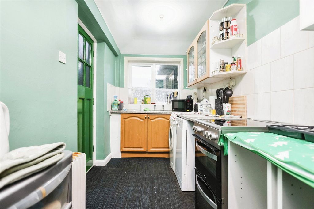 Property photo 3 of 18 Kitchen