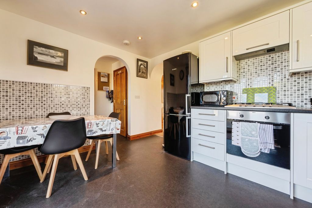 Property photo 2 of 19 Photo