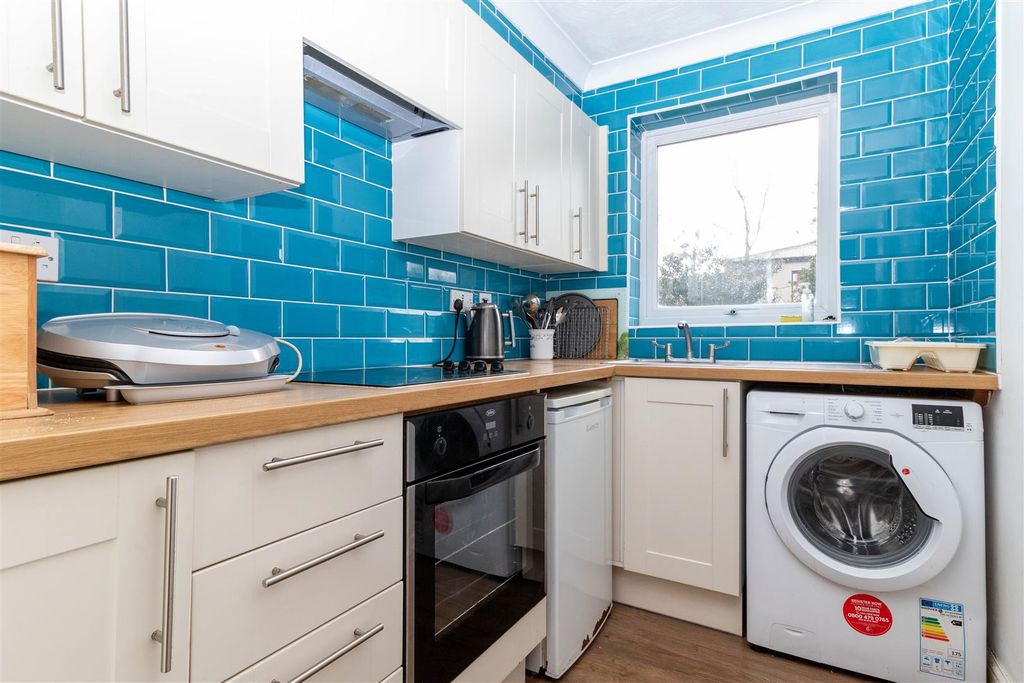 Property photo 2 of 9 Winchester Road-12-2.Jpg