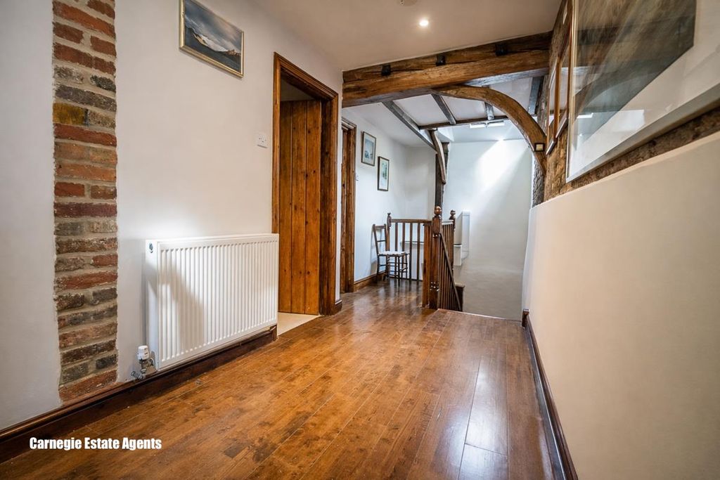 Property photo 3 of 9 Hall