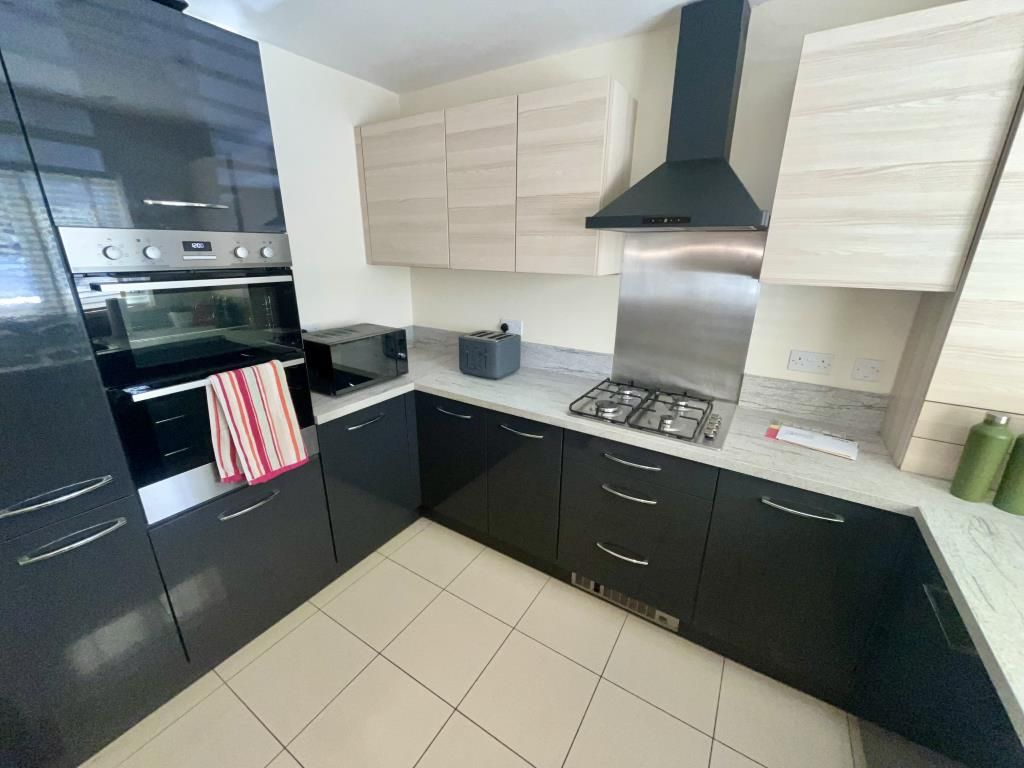 Property photo 3 of 7 Kitchen