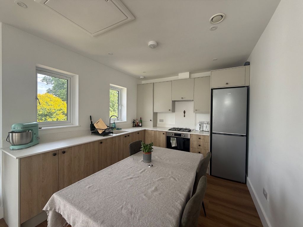 Property photo 2 of 11 4378092