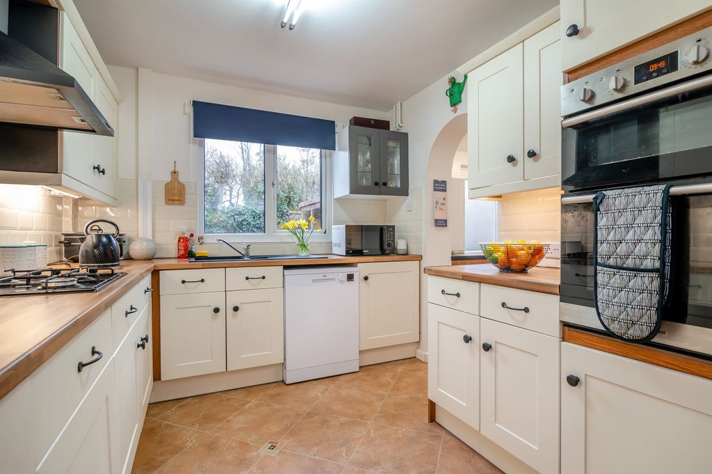 Property photo 2 of 22