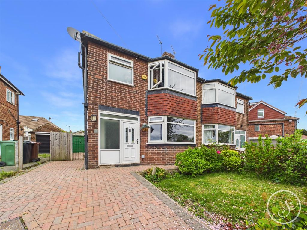 Property photo 1 of 15 External