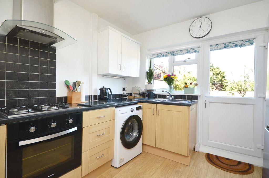 Property photo 3 of 20 Kitchen