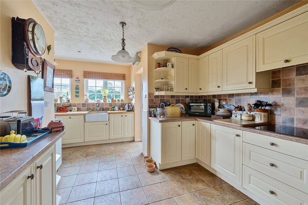 Property photo 2 of 17 Picture No. 16