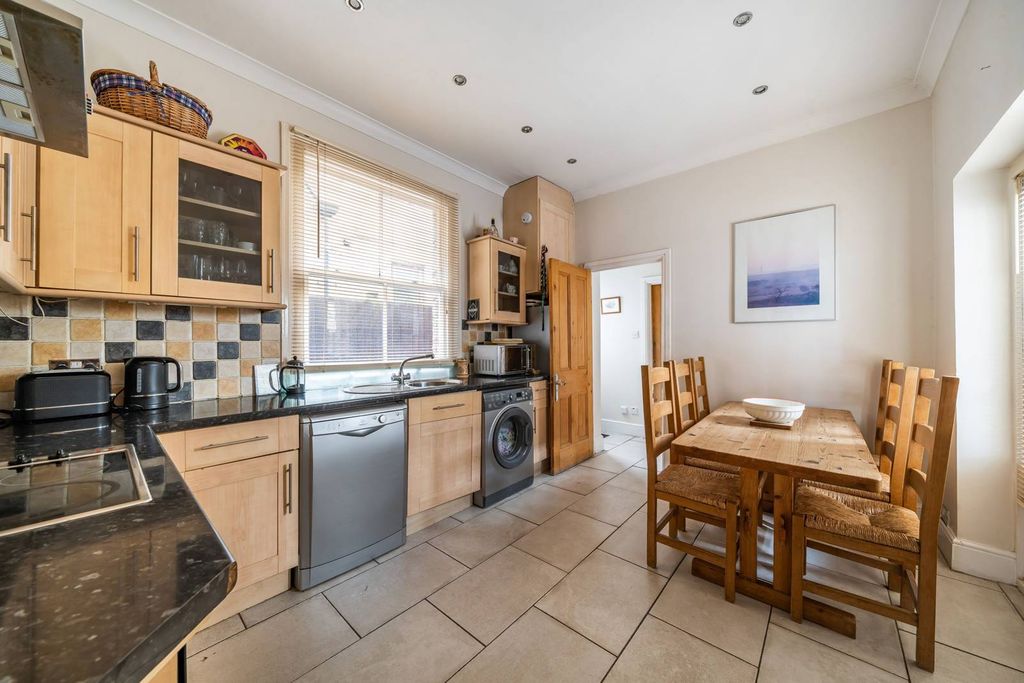 Property photo 3 of 6