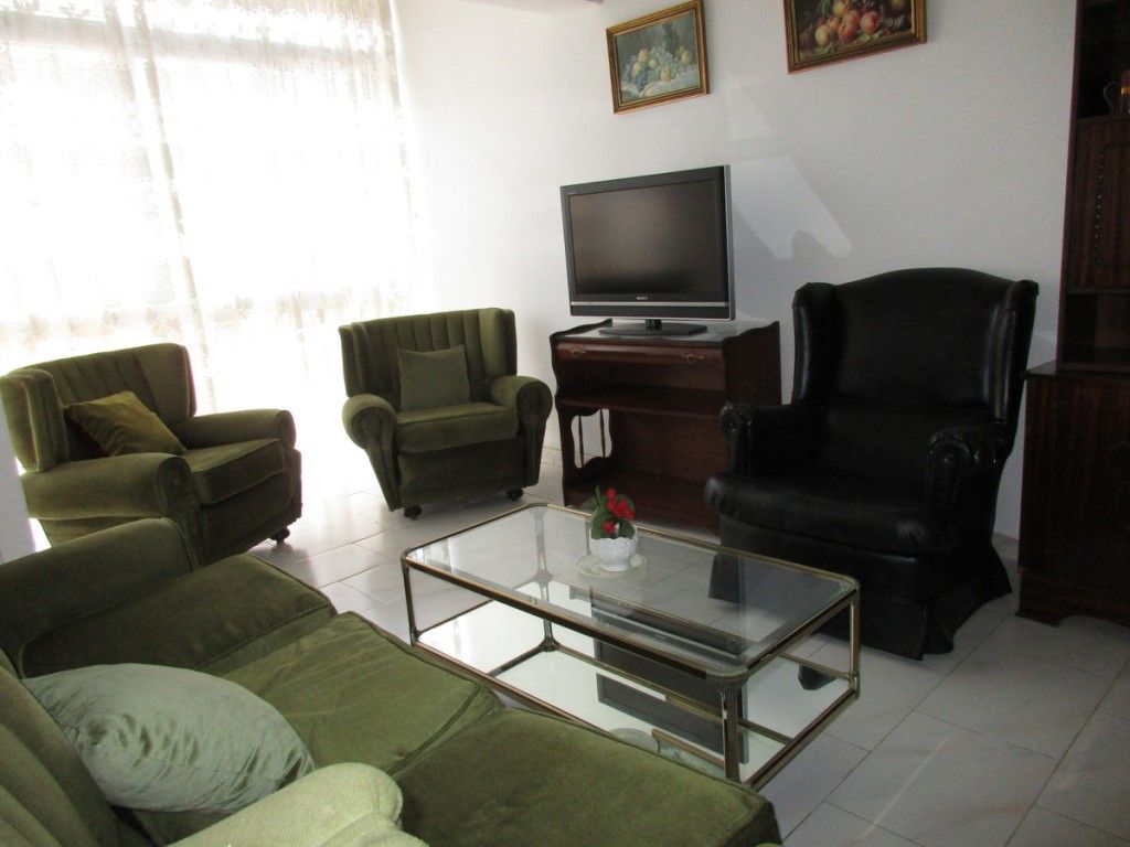 Property photo 3 of 17 Living 4