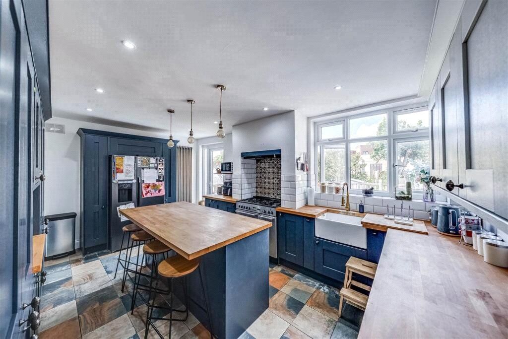 Property photo 2 of 18 Kitchen