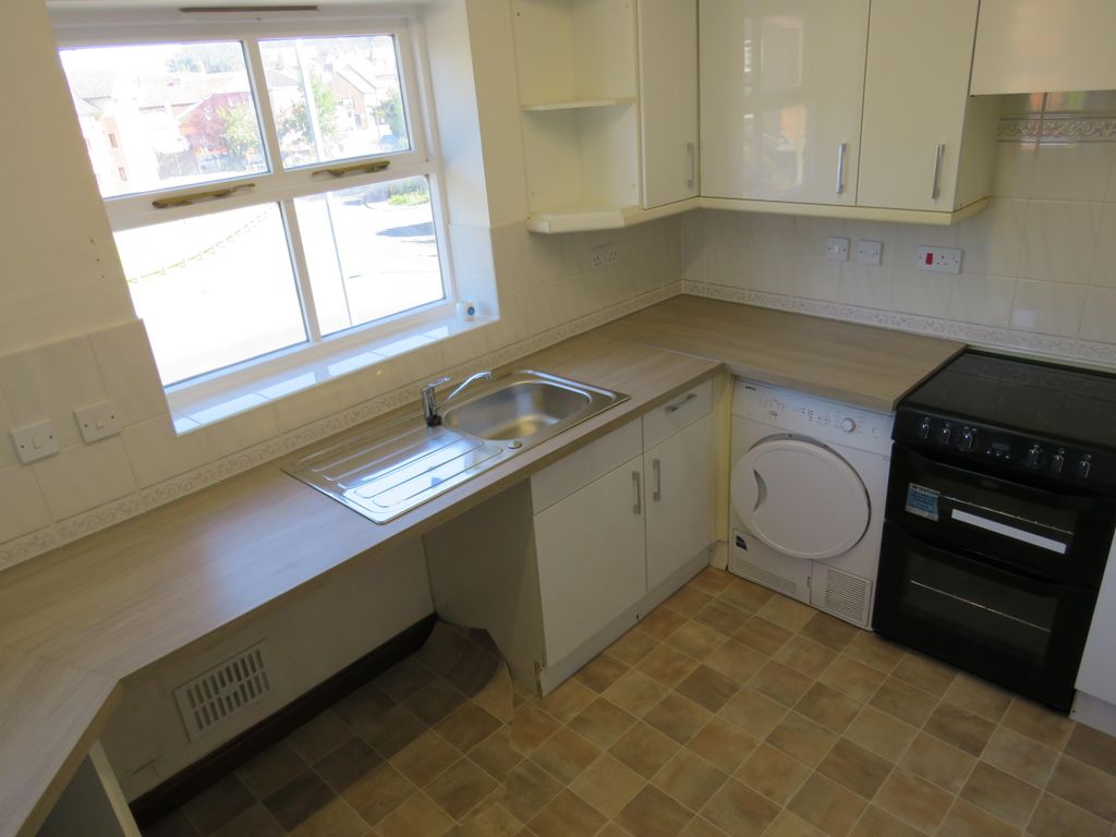 Property photo 3 of 7 Kitchen