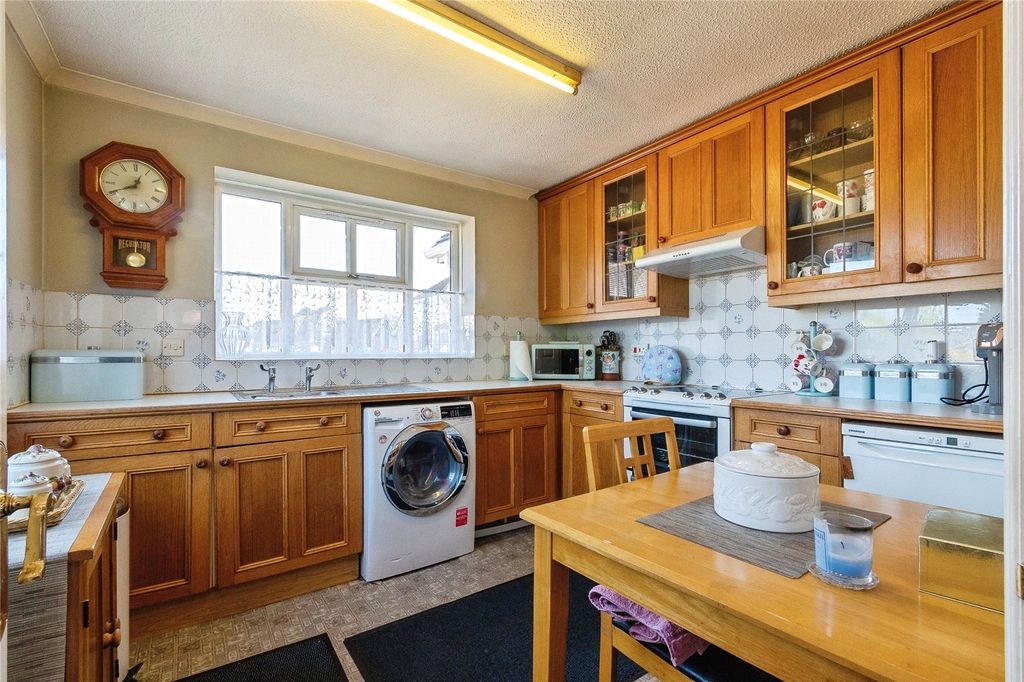 Additional image 4 of 2 bed flat for saleMeadow Close, Colchester CO7