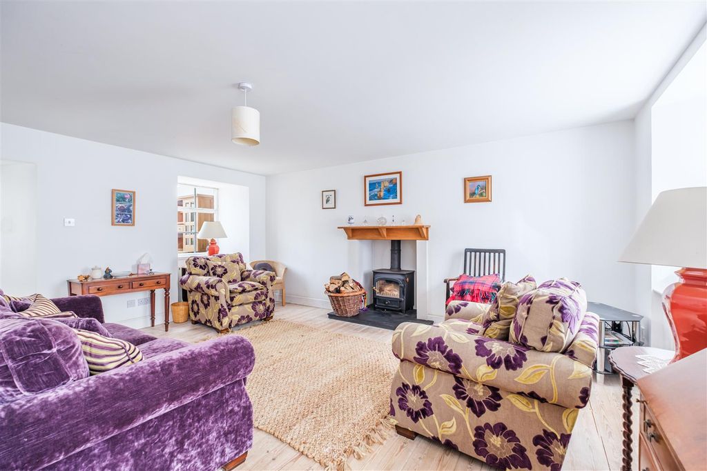 Property photo 2 of 28 Millar Street-11.Jpg
