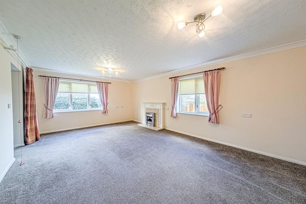 Property photo 2 of 8 Pxl_20260402_110252644.Raw-01 Lvg.Jpg