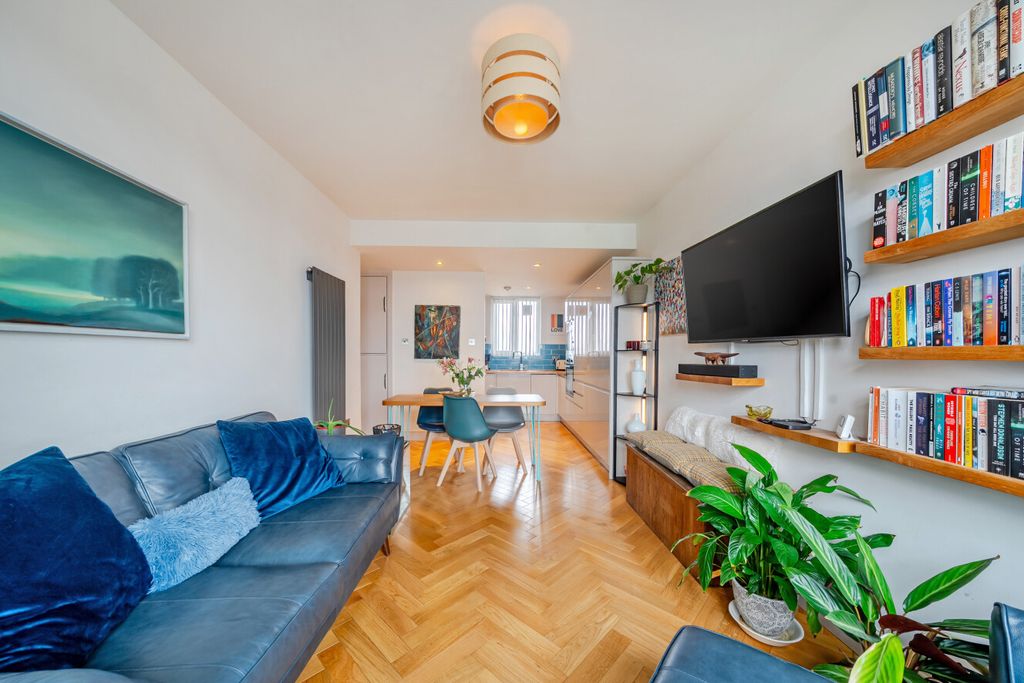 Property photo 1 of 16 1406426-12-698B0B...