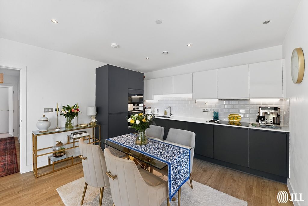 Property photo 3 of 27